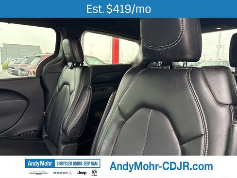 Used 2025 Chrysler Pacifica Select image 21