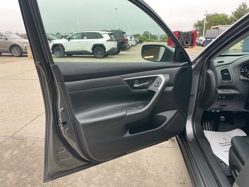Used 2017 Nissan Altima 2.5 SR w/ LED Appearance Package FWD image 37