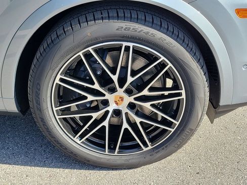 New 2026 Porsche Cayenne Coupe AWD/4WD image 13