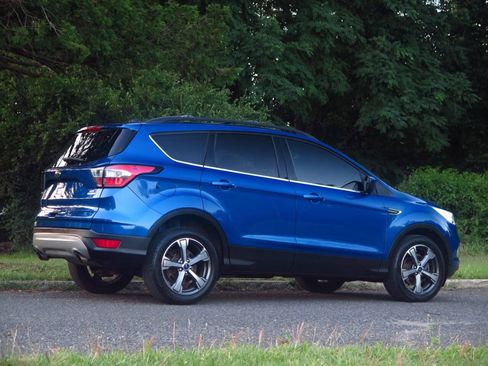 Used 2017 Ford Escape SE w/ Equipment Group 201A AWD/4WD image 4