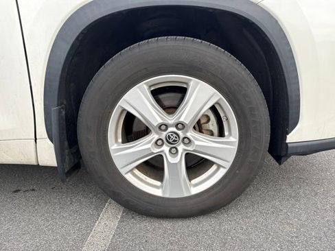 Used 2021 Toyota Highlander LE image 11