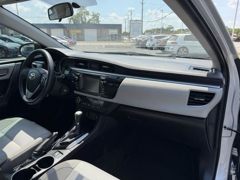 Used 2015 Toyota Corolla LE FWD image 15
