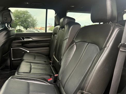 Used 2024 Jeep Wagoneer Series II w/ Flexible Seating Group RWD image 11