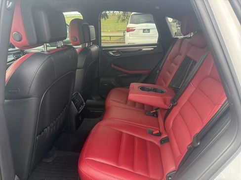 Used 2023 Porsche Macan S image 14