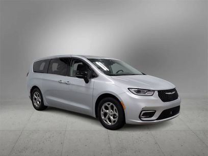 Used 2024 Chrysler Pacifica Limited