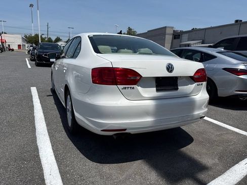 Used 2013 Volkswagen Jetta SE FWD image 3