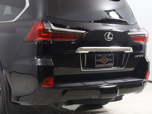 Used 2020 Lexus LX 570 4WD w/ Luxury Package image 26