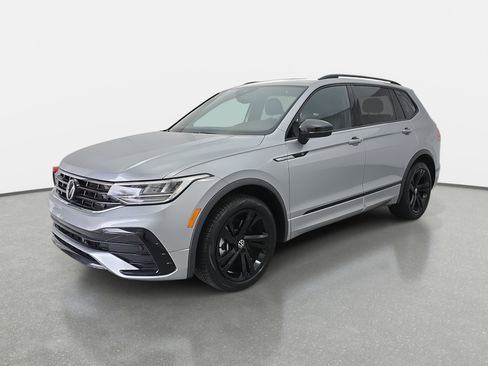 Certified 2023 Volkswagen Tiguan SE R-Line image 7