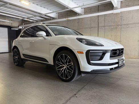 Used 2023 Porsche Macan AWD/4WD image 9