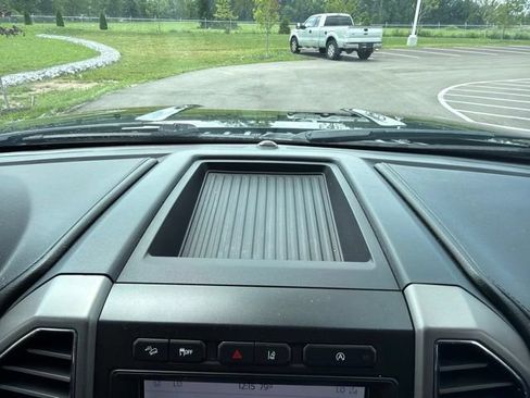 Used 2020 Ford Expedition XLT w/ Equipment Group 202A AWD/4WD image 37