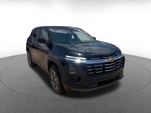 Used 2025 Chevrolet Equinox LT FWD image 3