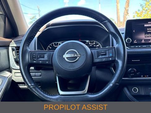 Used 2023 Nissan Rogue SL AWD/4WD image 14