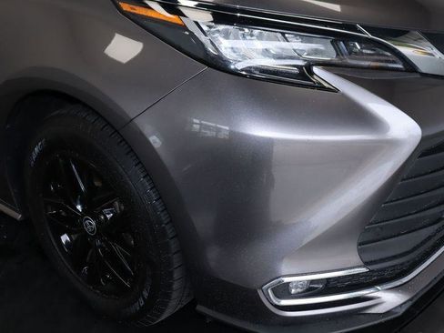 Used 2022 Toyota Sienna XLE AWD/4WD image 13