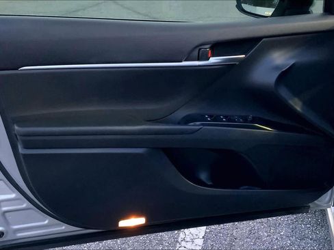 Used 2018 Toyota Camry SE image 22