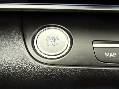Used 2025 Hyundai Elantra SEL FWD image 39