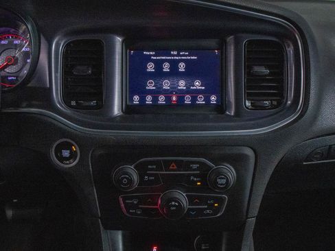 Used 2018 Dodge Charger SXT w/ Blacktop Package image 4