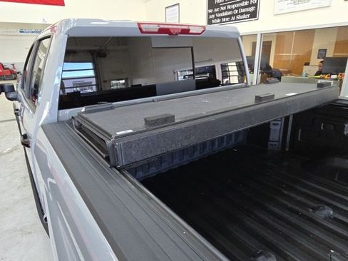 Used 2024 Chevrolet Silverado 2500 ZR2 w/ Technology Package image 21