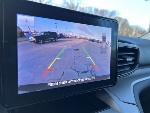 Used 2023 Ford Explorer XLT image 15