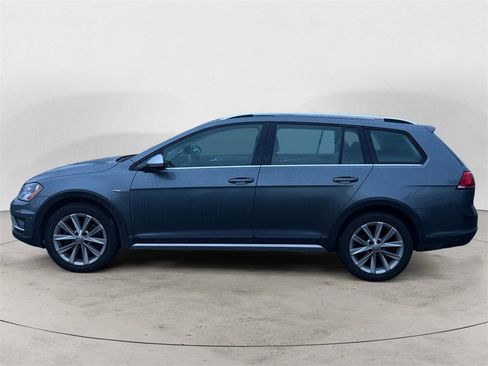 Used 2017 Volkswagen Golf Alltrack image 2