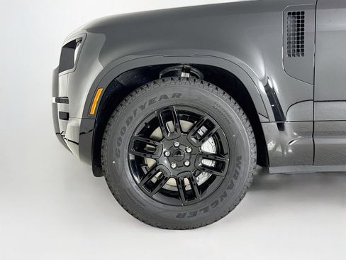 Used 2026 Land Rover Defender 110 X-Dynamic SE AWD/4WD image 27
