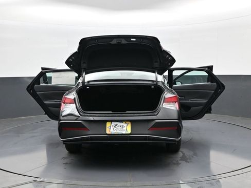 New 2026 Hyundai Elantra SE FWD image 32