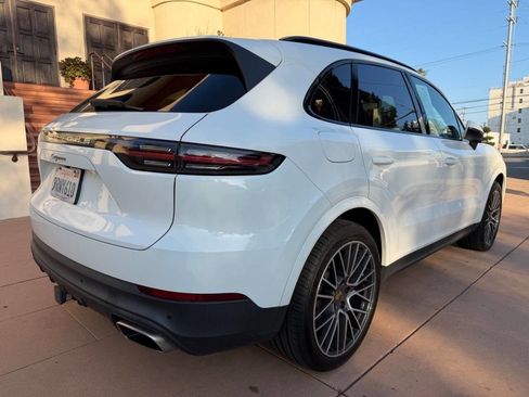Used 2019 Porsche Cayenne w/ Premium Package image 4