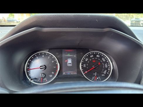 Used 2022 Toyota RAV4 LE image 14