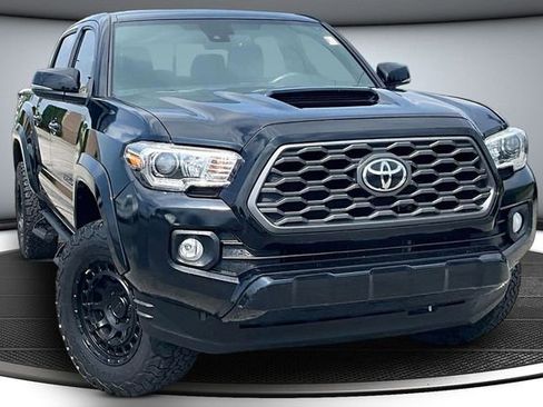 Used 2020 Toyota Tacoma TRD Sport w/ Technology Package AWD/4WD image 3
