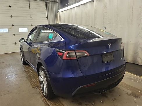 Used 2023 Tesla Model Y Long Range AWD/4WD image 2