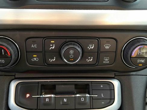 Used 2023 GMC Acadia SLT image 28