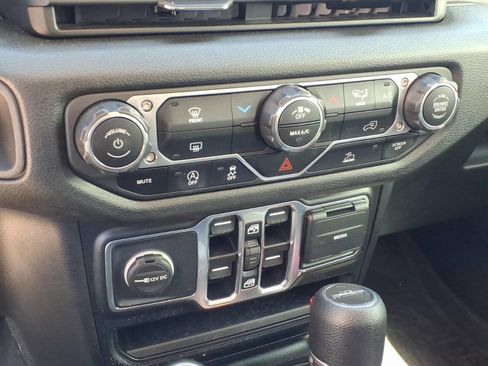 Used 2024 Jeep Gladiator Sport AWD/4WD image 15