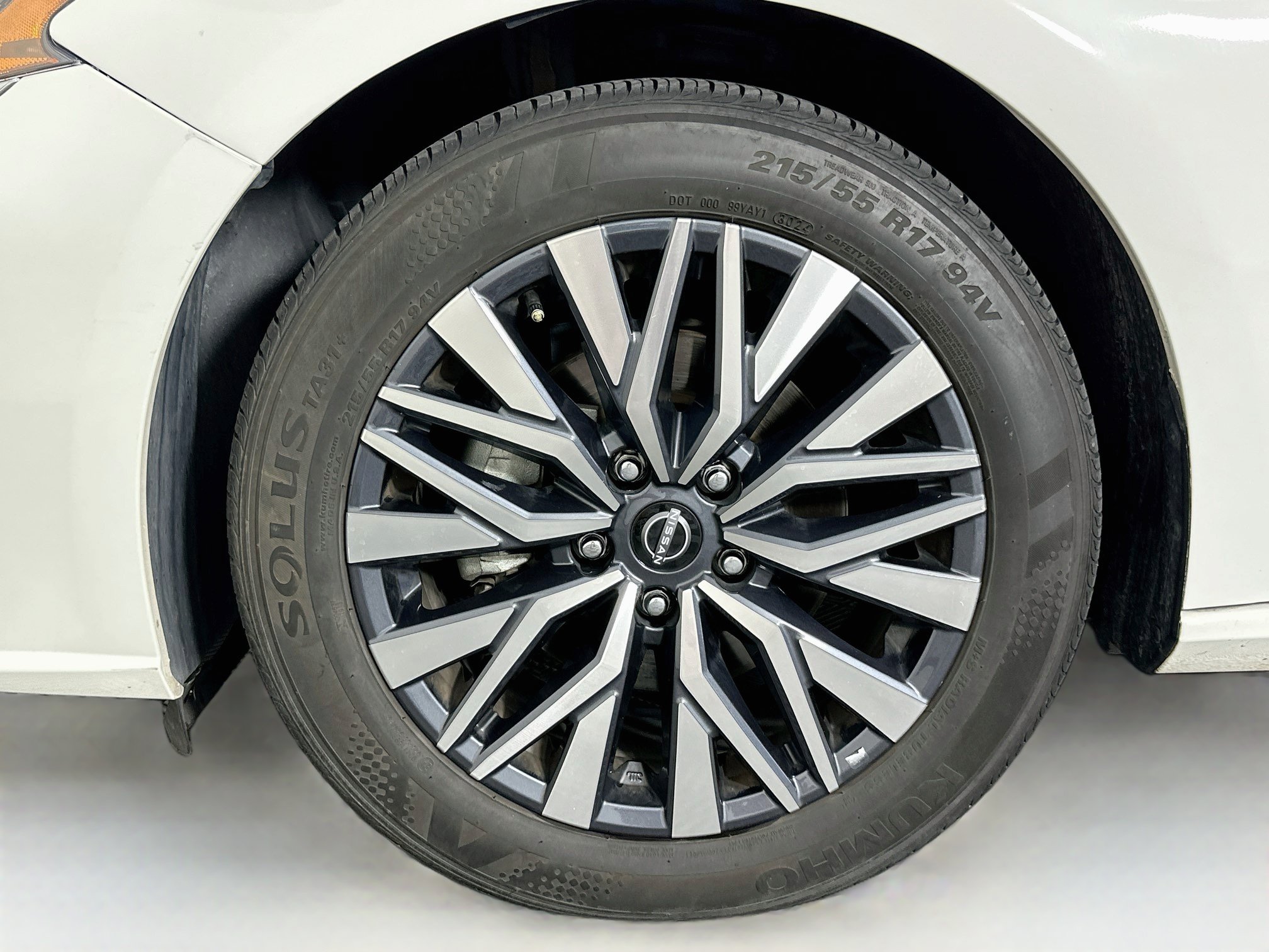Used 2025 Nissan Altima 2.5 SV FWD image 11