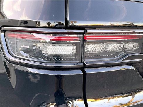 Used 2023 Jeep Grand Wagoneer Series II image 20