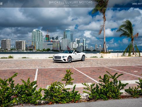 Used 2022 Bentley Continental GT image 2