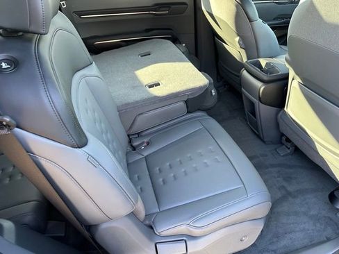 Used 2024 Kia EV9 Wind image 12