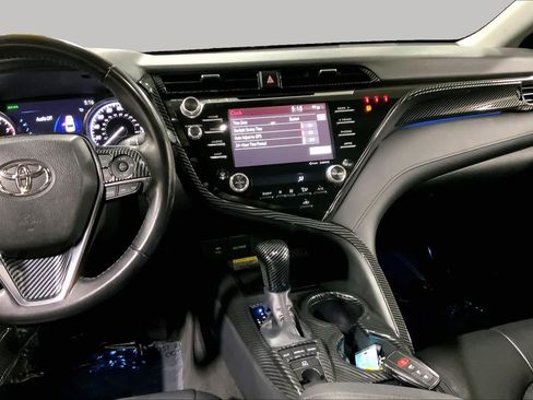 Used 2019 Toyota Camry XLE FWD image 7