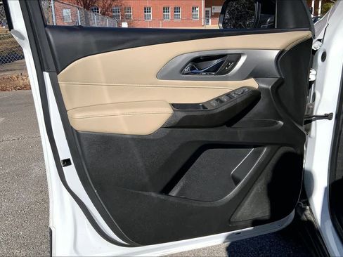 Used 2022 Chevrolet Traverse LS image 20
