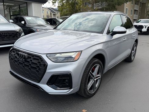 Used 2024 Audi Q5 e Premium Plus w/ Premium Plus Package AWD/4WD image 16