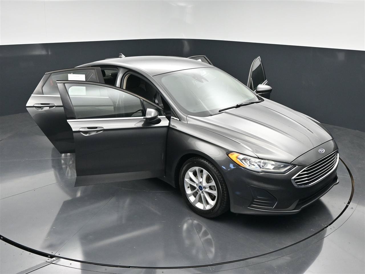 Used 2019 Ford Fusion SE FWD image 35