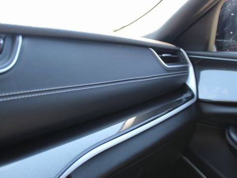 Used 2022 Jeep Grand Cherokee L Altitude image 21