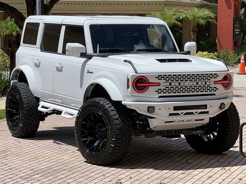 Used 2025 Ford Bronco Outer Banks AWD/4WD image 2