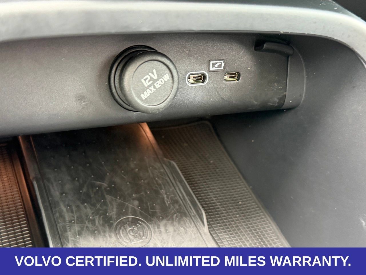 Certified 2024 Volvo XC40 B5 Plus w/ Protection Package Premier AWD/4WD image 22