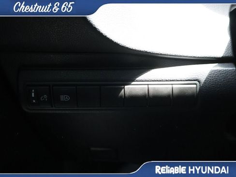 Used 2020 Toyota Corolla LE FWD image 31