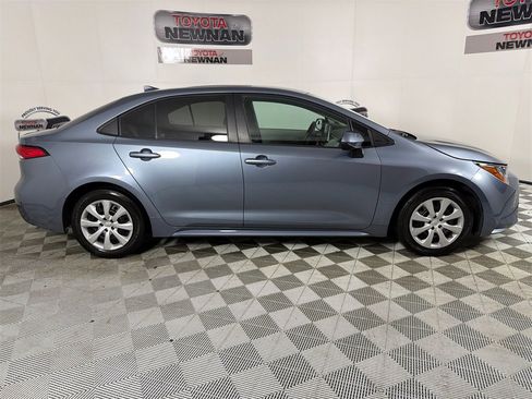 Used 2021 Toyota Corolla LE image 2