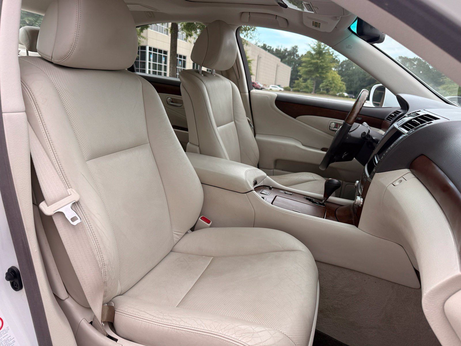 Used 2011 Lexus LS 460 w/ Comfort Pkg RWD image 38
