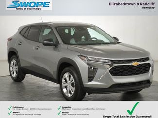 Used 2025 Chevrolet Trax LS image 1