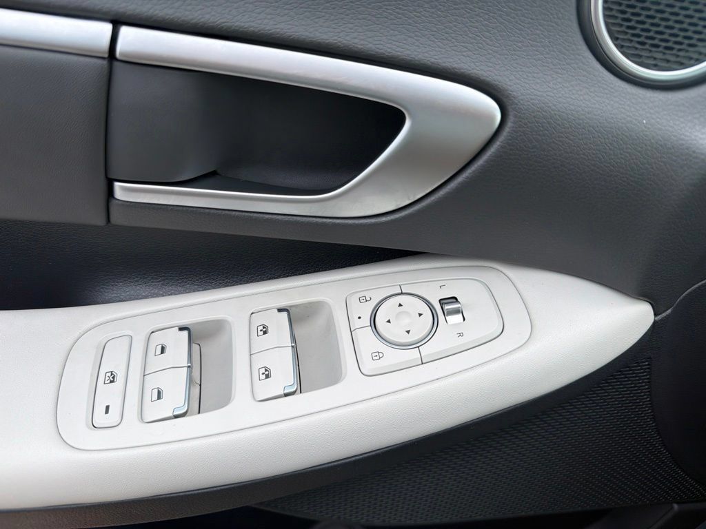 Used 2025 Hyundai Sonata SEL FWD image 18