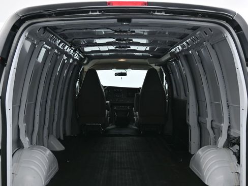 Used 2024 Chevrolet Express 3500 Extended w/ Driver Convenience Package image 15