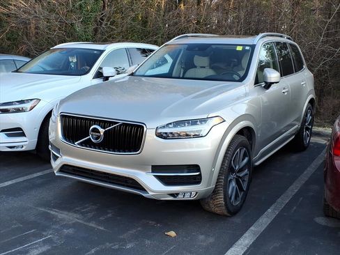 Used 2018 Volvo XC90 T6 Momentum w/ Convenience Package image 3
