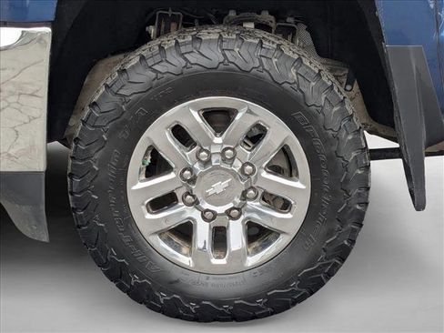 Used 2016 Chevrolet Silverado 2500 LT w/ LT Convenience Package image 18